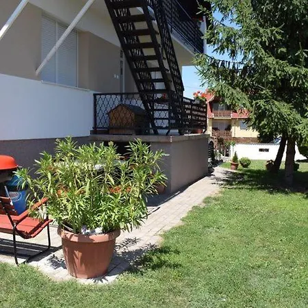 Andrea Apartment *